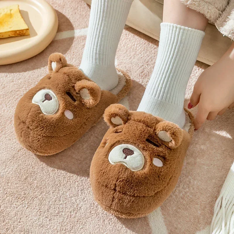 Chinelos de pelúcia dos desenhos animados para homens e mulheres, sapatos de chão fuzzy engraçados, sapatos baixos para sala de casa, urso de