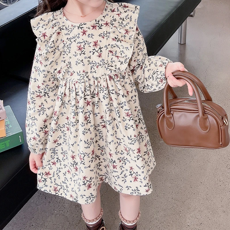 

Платье принцессы с длинным рукавом и круглым вырезом, на пуговицах