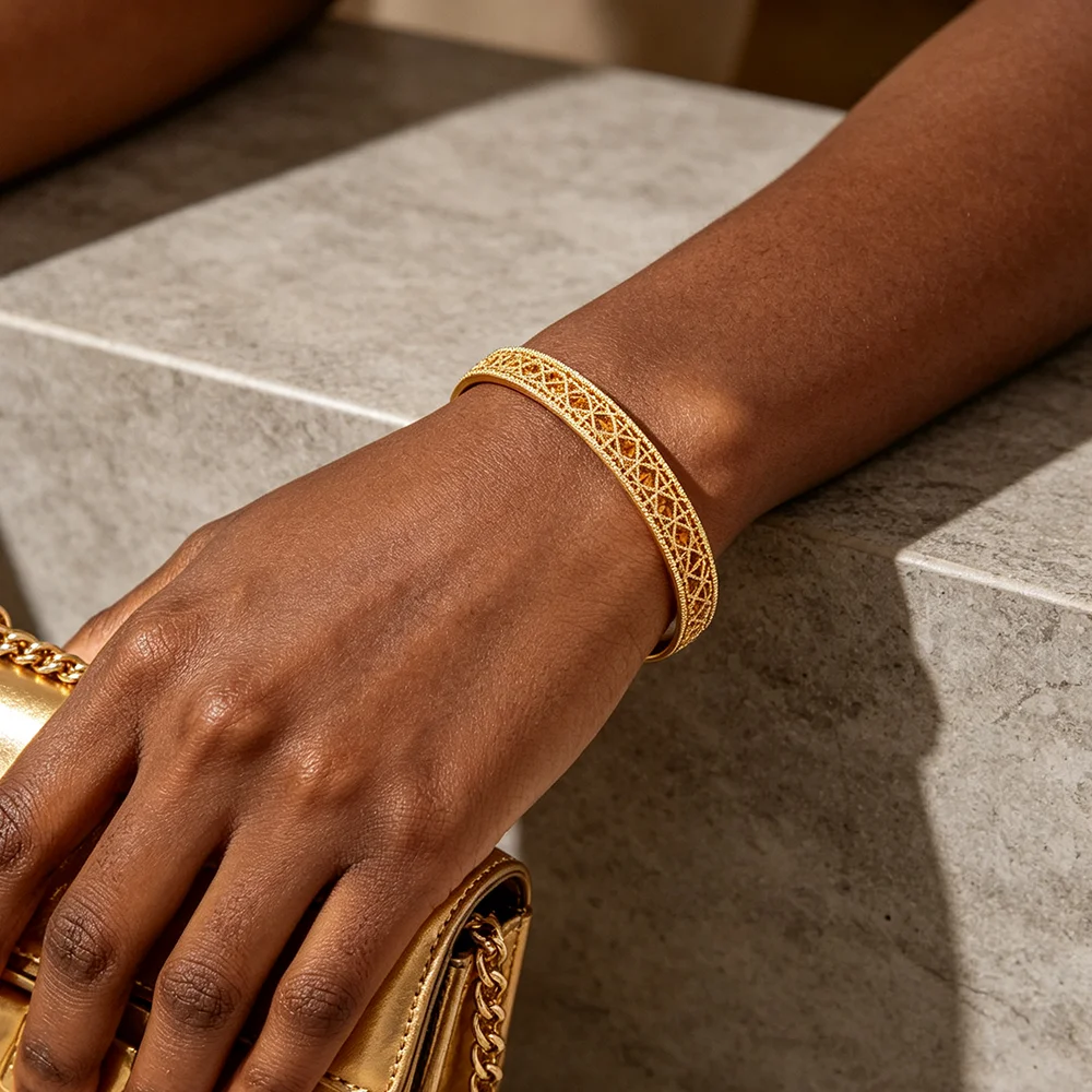 18K vergoldetes, hohles, geometrisches 4-teiliges Schmuckset für Damen, luxuriöse Kreis-Halskette, Armband, Ohrringe, Ring, Hochzeits- und Alltagsschmuck, Geschenk – Detail 4