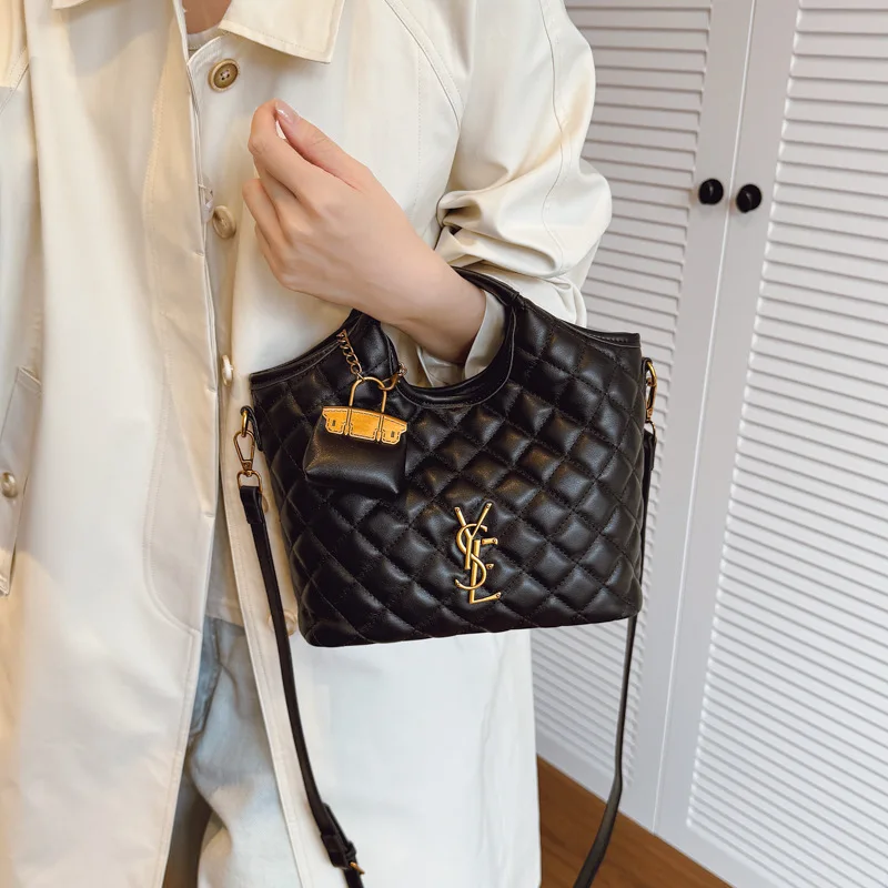 Bolso bandolera de cuero texturizado para mujer, elegante bolso hobo tipo cubo, bolso de hombro versátil para uso en oficina Otoño Invierno 2025