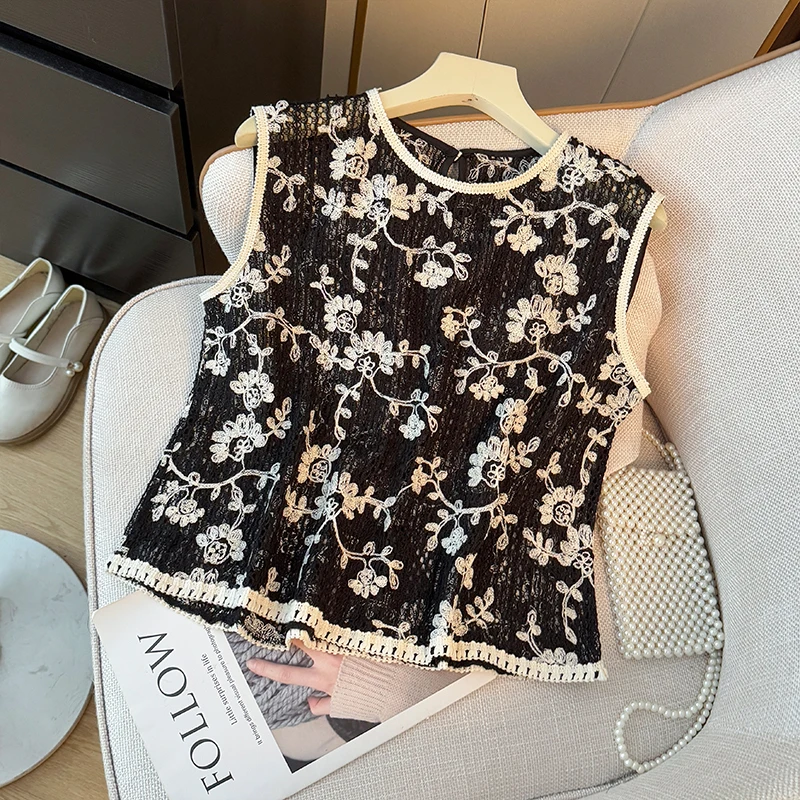 

Gagarich Sweet Hollow Embroidered Flower Round Neck Sleeveless Vest Women Summer 2025 Design Sense Loose Aging Knitted Top