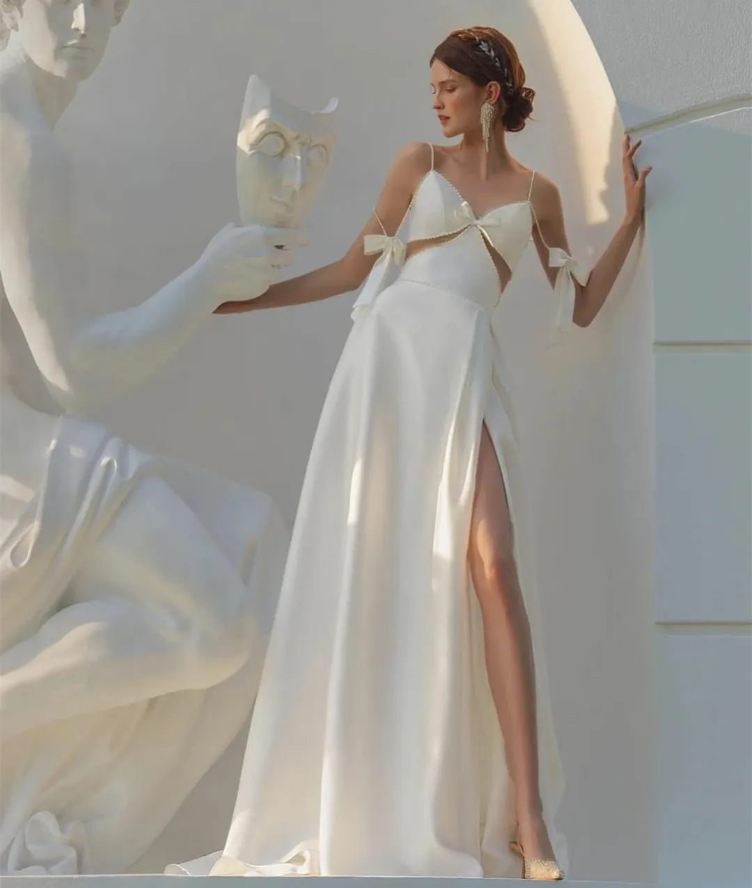 

Sexy Long Ivory V-Neck Wedding Dresses A-Line Satin Sweep Train Zipper Back Bridal Gowns With Bow for Women