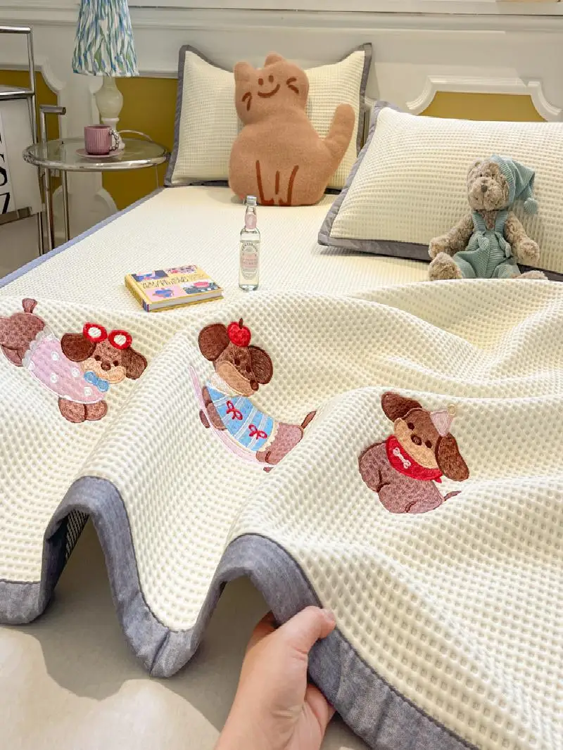 

Cartoon Ice Silk Cooling Mat Three-Piece Set Air Conditioned Soft Bedding for Dormitory Single Room Foldable Polyester Fiber