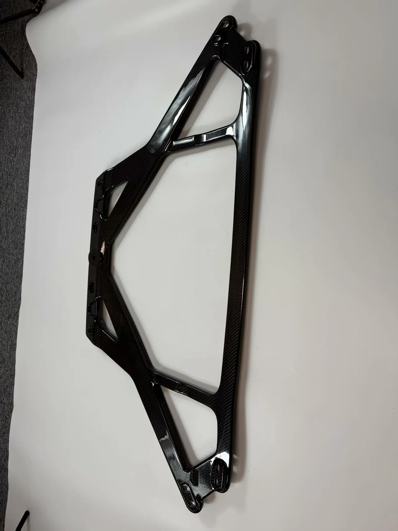 CSL Style Dry Carbon Fiber Engine Strut Brace Tower Bar Balance Bar For BMW G87 M2 G80 M3 G82 G83 M4 2021-2023