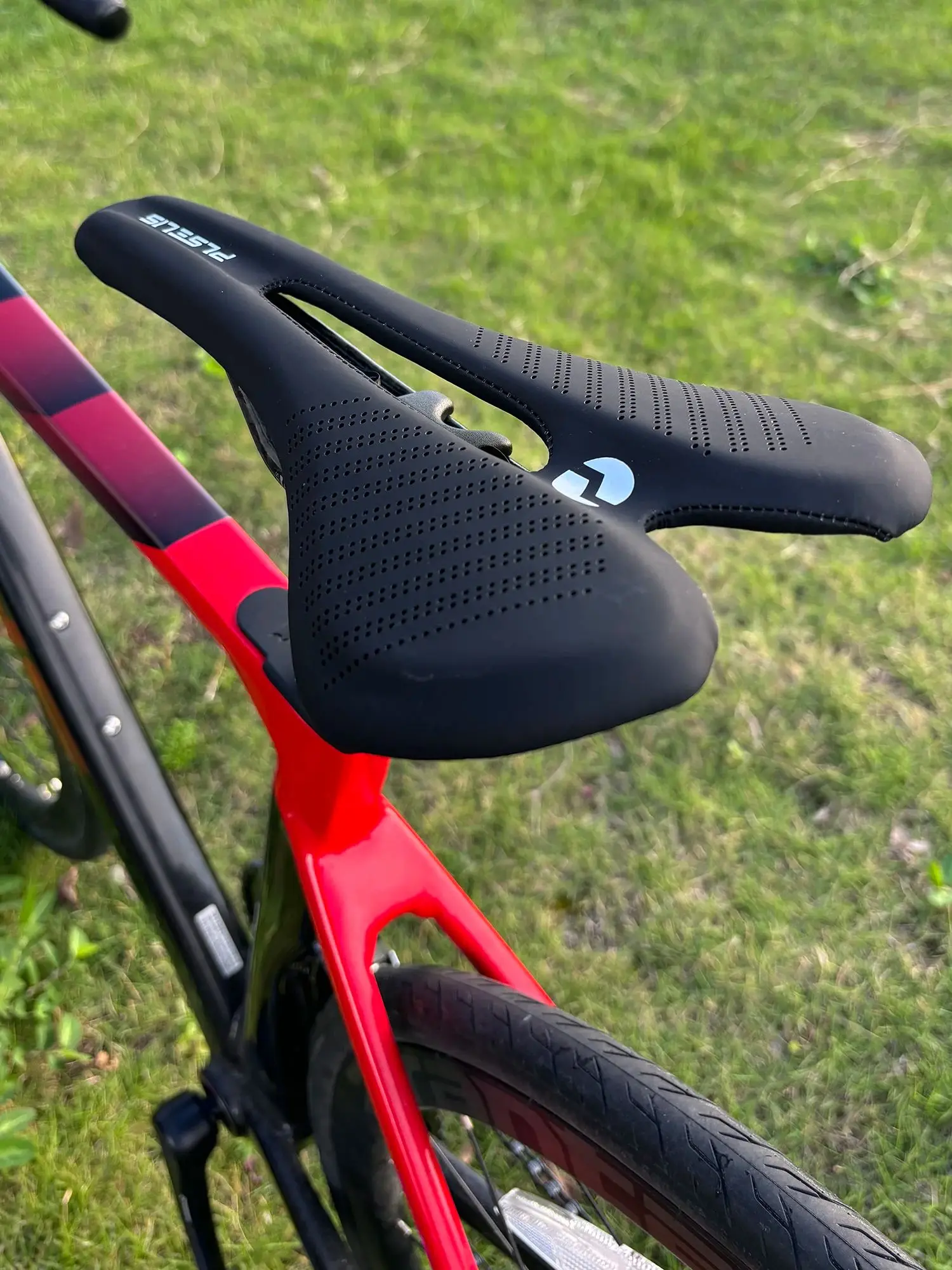 AliExpress plselis PLSELIS Road Bike Saddle, Ultralight Carbon Bicycle Saddle Seat for Mountain Bike