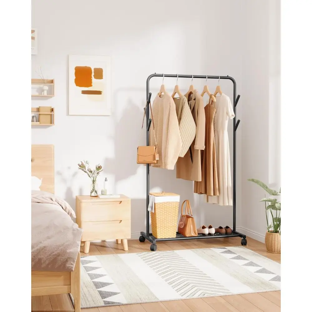 Perchero Metálico con Estante Inferior, Perchero Portátil, 6 Varillas Laterales, Perchero con Ruedas para Colgar Ropa, Dormitorio, Lavadero