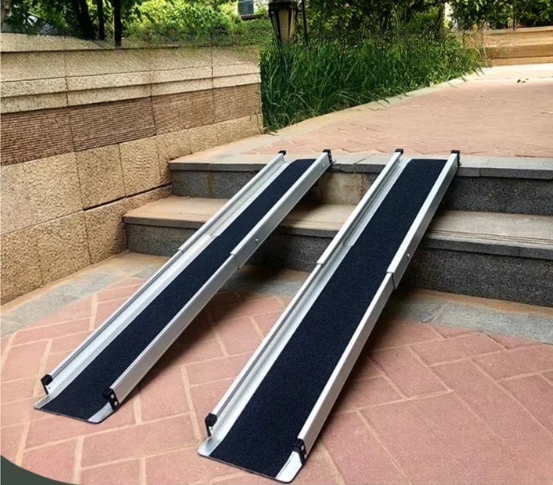 Wheelchair ramp board Portable retractable electric vehicle air box trolley boarding stairs steps loading ramp board