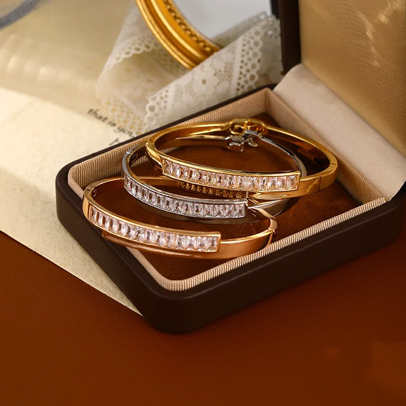 Pulseira Aberta de Zircônia Banhada a Ouro 18K - Luxuosa Pulseira Dourada Champanhe para Mulheres