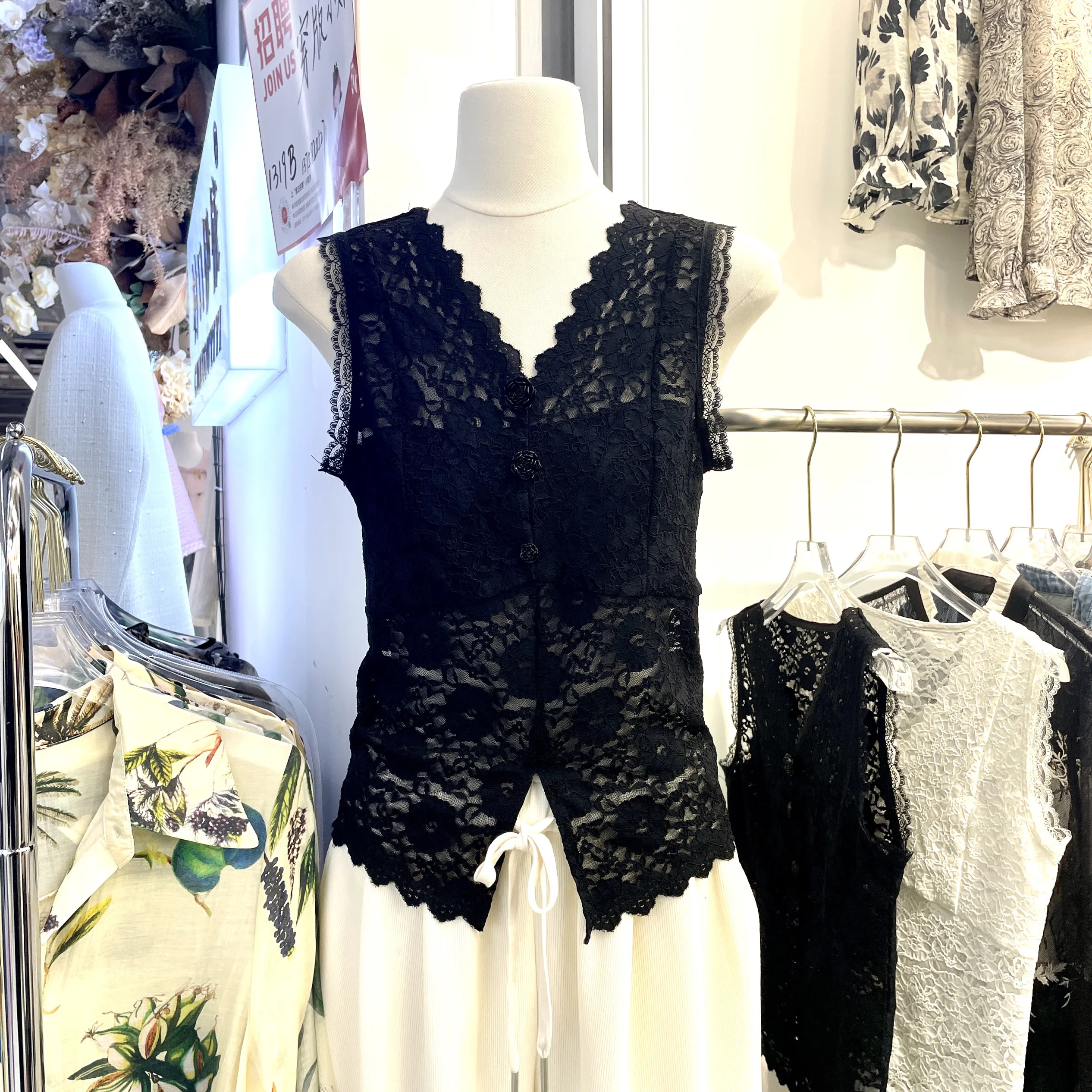 

V-Ne, жилет с кружевной отделкой и цветочными пуговицами, женский топ с разрезом спереди, новинка весны и лета 202, Sle для поездок на работу