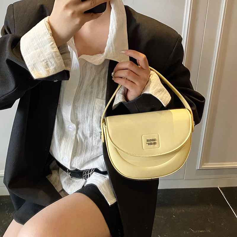 

‌New 2025 Niche Aesthetic Bag - Korean Japanese Fusion Messenger Purse, Black Square Shoulder Bag with French Elegance‌