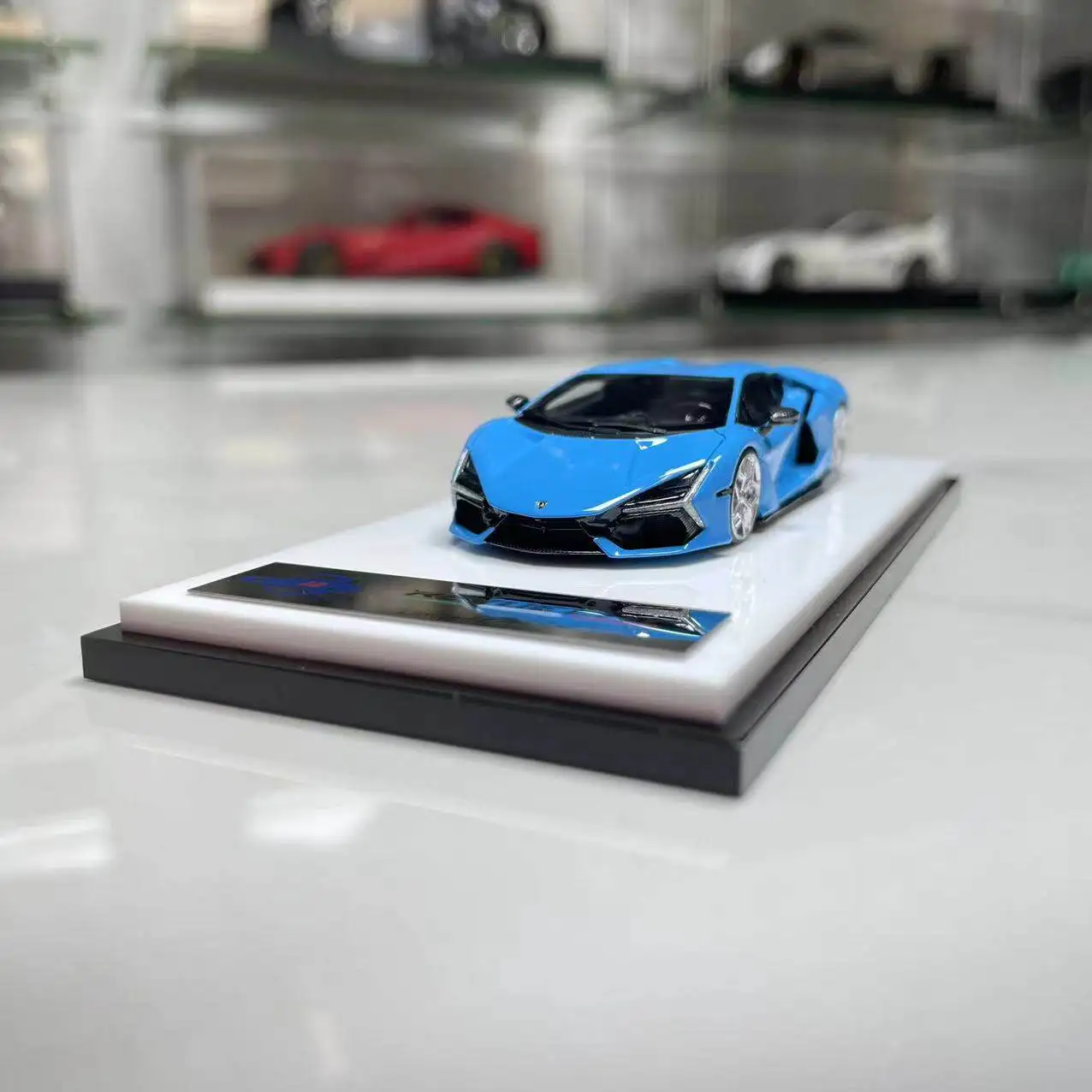 In Stock 1: 64 Limited Edition New Bull Resin Full-Open Alloy Car Model Die-Cast Static Car Model - Creative Decoration Item