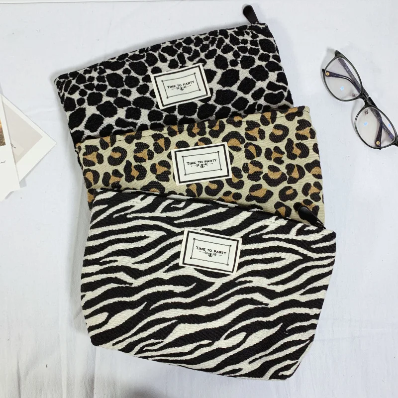

Ladies' Cosmetic Bags Korean Leopard Personalized Verstaile Canvas Portable Makeup Bags Large Capacity Storage Bags For Girl