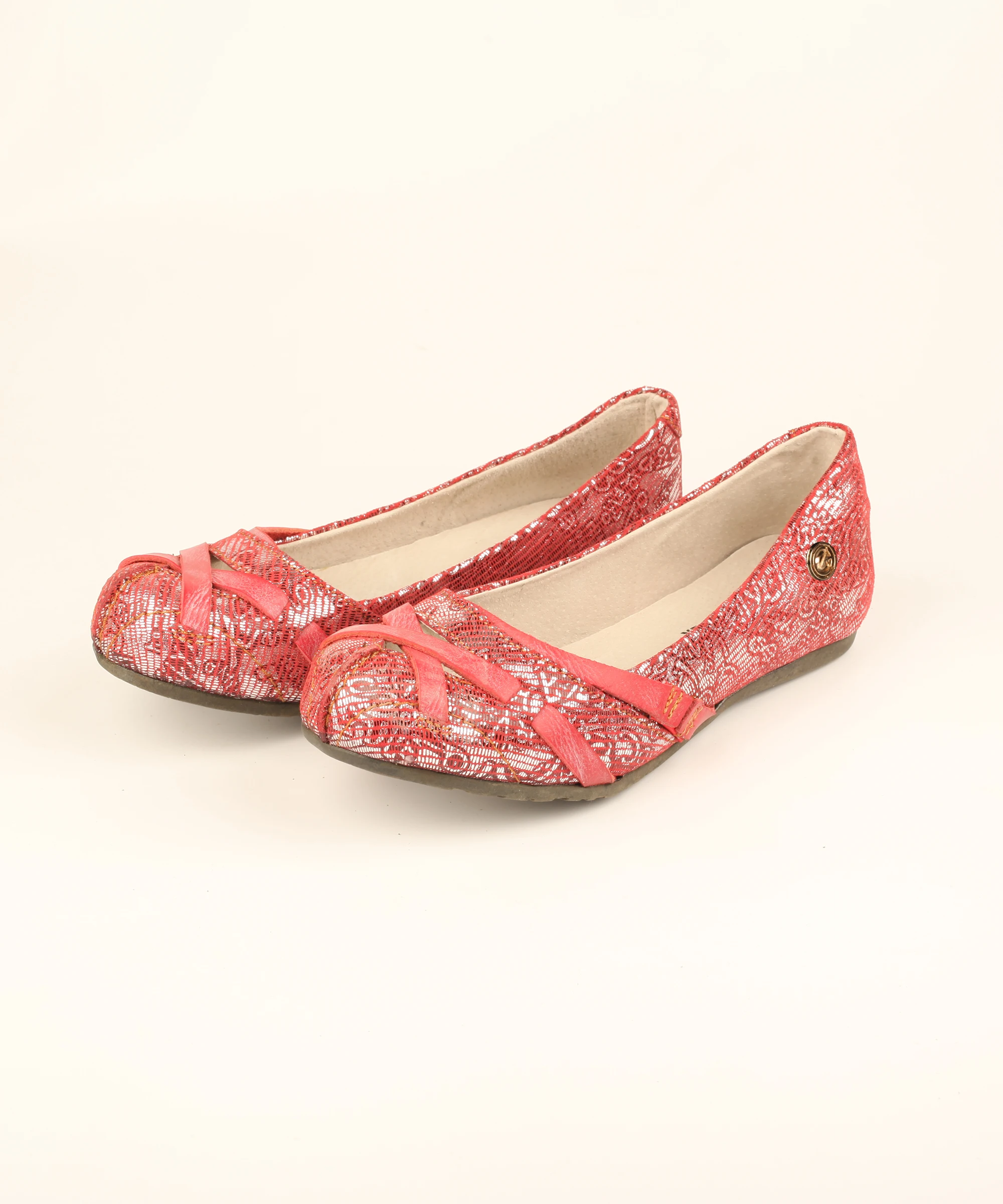 

TMA EYES Casual Women's Lace Pattern Leather Flats