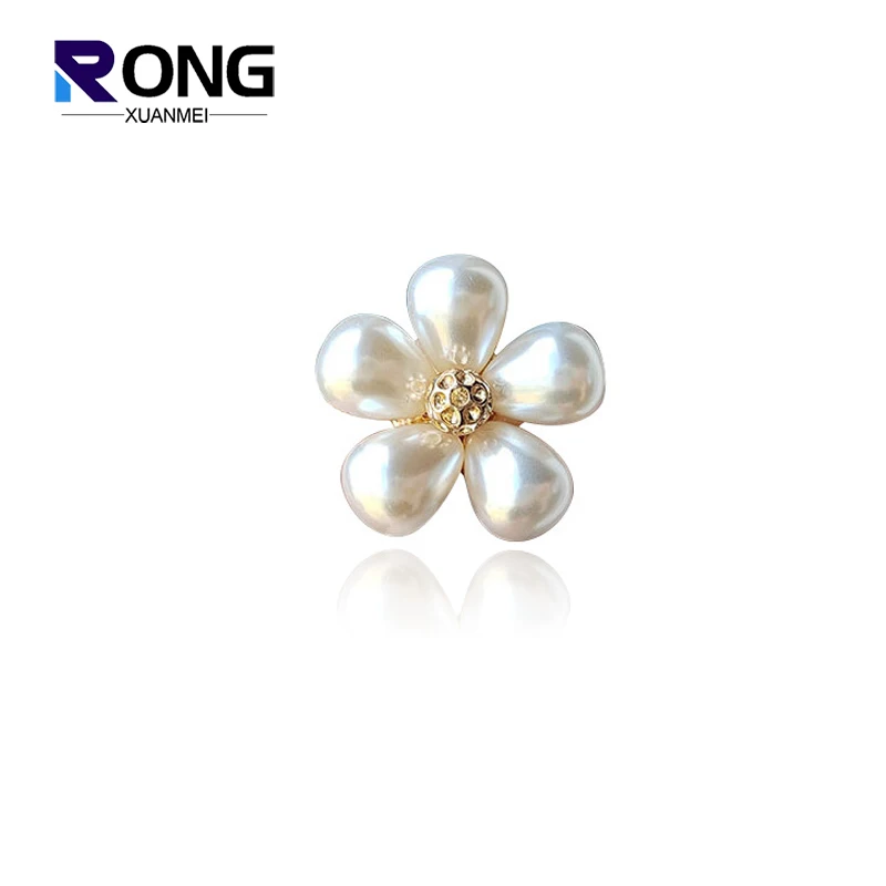 Fashion Delicate Corsage Pearl Flower Daisy Brooches For Women Anti-slip Small Button Shirt Collar Pin Clothing Accessories