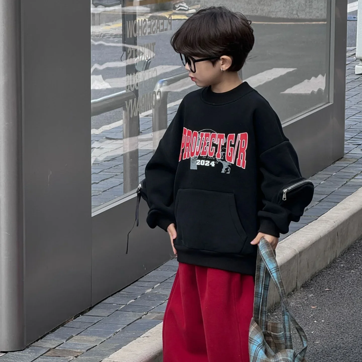 Boys Hoodie 2024 Winter New Childrens Wear Korean Boy Baby Letter Printed Three-dimensional Pocket Black Cashmere Hoodie