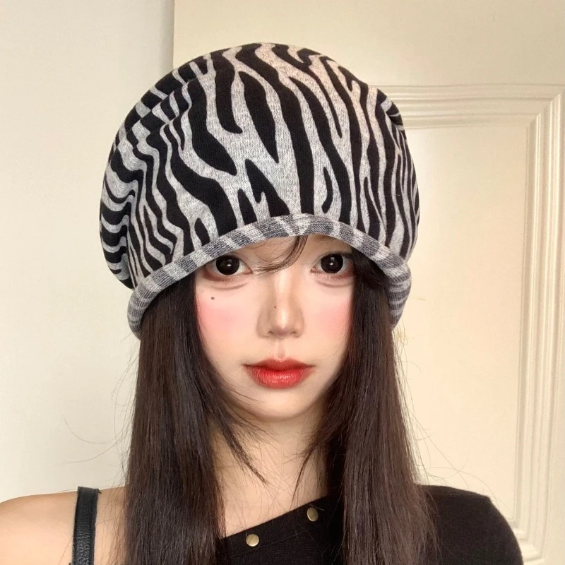 Koreanische Mode Gestreifter Pullover mit gerolltem Rand für Damen, Frühlings- und Herbstmütze, vielseitige Strickmütze für große Köpfe. – Detail 4