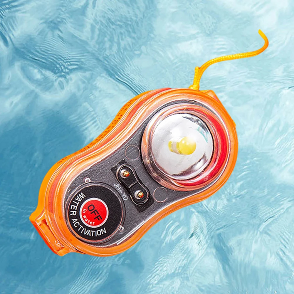 

LED Emergency Signal Light Energy-Efficient Waterproof with Rope Autonomous Switch Lightweight Portable for Swimming Sea Fishing