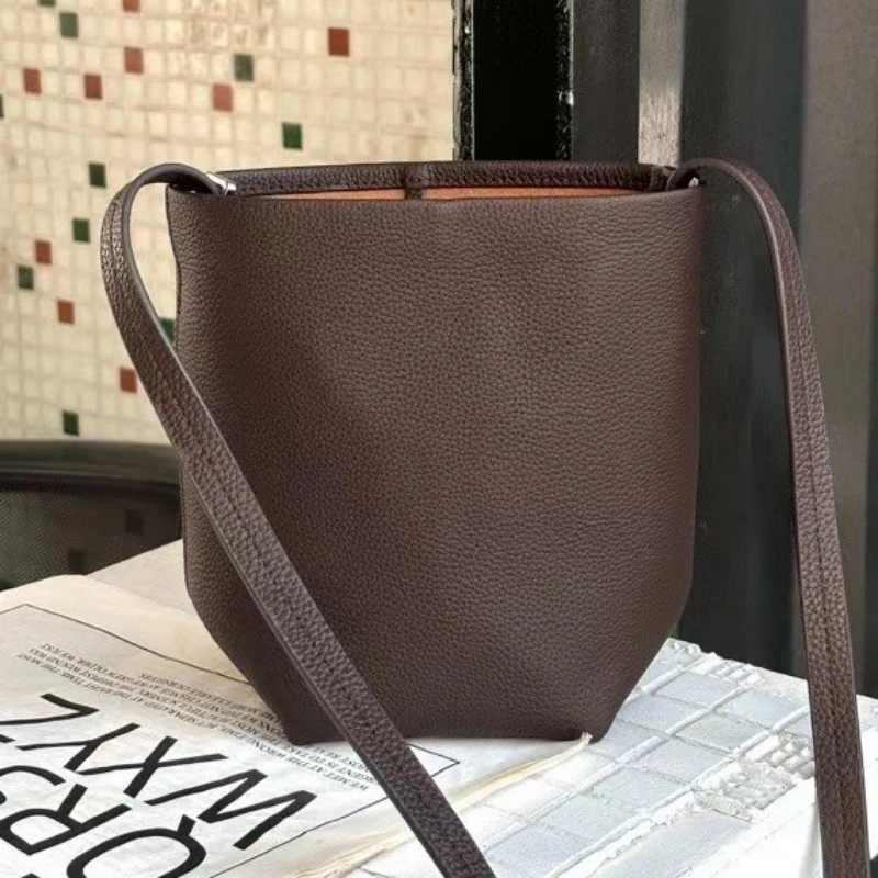 

2025 Genuine Leather Women's Bucket Bag Simple Versatile Luxury Design Shoulder Crossbody Fashionable Phone Small Bag for Women
