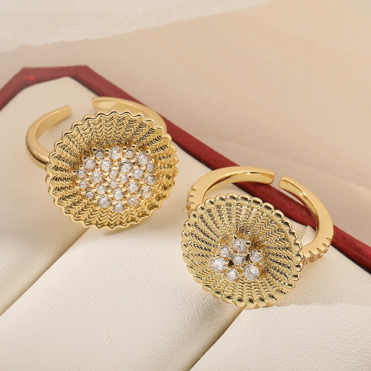 

Aogu Exaggerated Copper Plated 8K Gold Zircon Flower Geometric Open Ring for Women High End Faion Jewelry Accories
