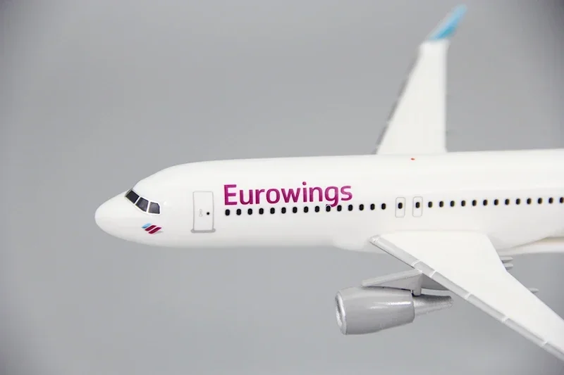 2025 جديد 1:200 مقياس A320 Eurowings الخطوط الجوية ABS نموذج طائرة اللعب طائرة مجموعة الطائرات عرض مع حامل الهدايا
