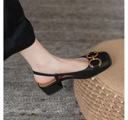 Sandalias de cuero suave de herradura francesa Retro para mujer, tacones medios de verano, fondo suave, cómodo, punta cuadrada, zapatos vacíos en la espalda