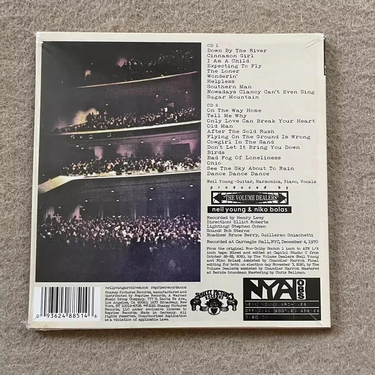Neil Young Carnegie Hall 1970 CD Live Recording Classic Folk Rock Music Authentic Performance for Rock Fans and Music Collectors