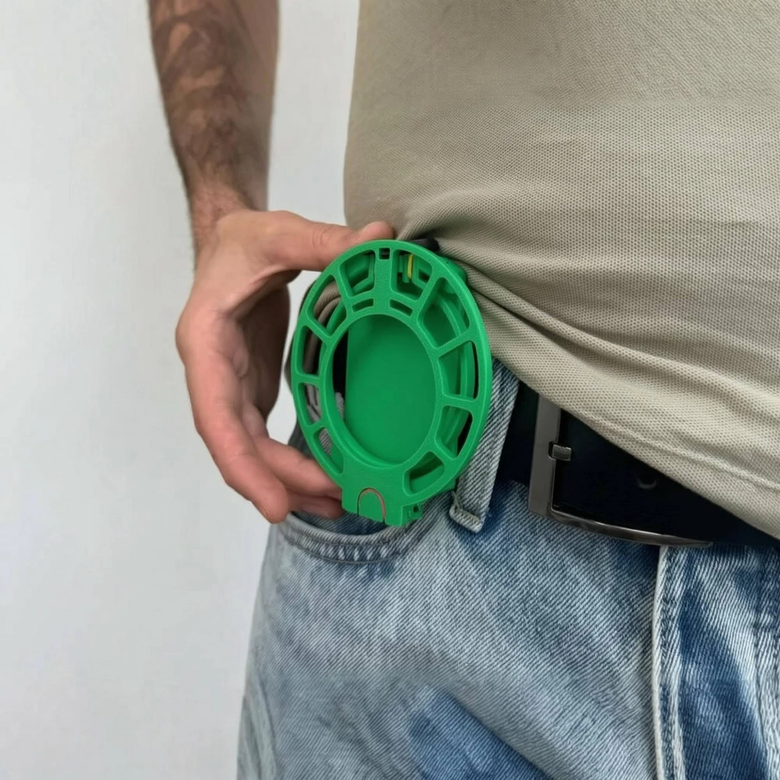 Waist Clip Cup Holder Hands-free Foldable Beverage Carrier Portable Belt-mounted Drink Support for Outdoor Activities