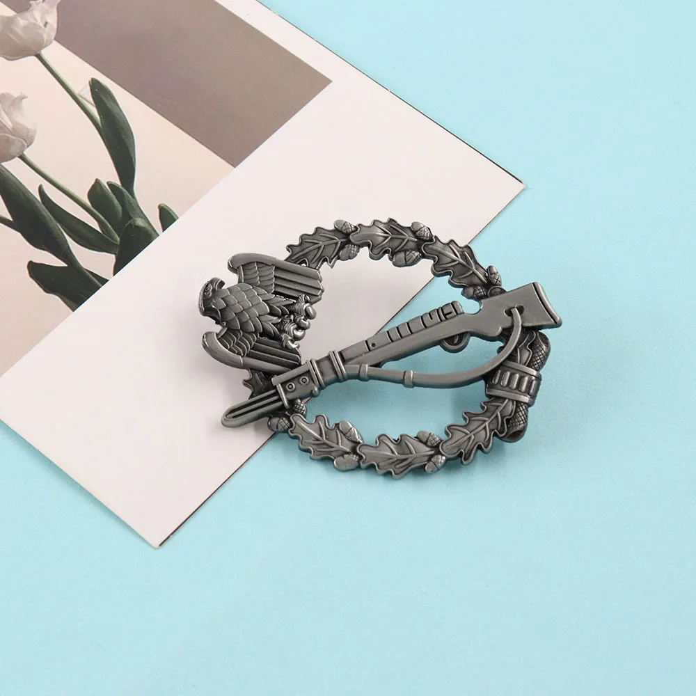 

Vintage Eagle Brooch Oak Leaf Badge Commemorative Medal Collar Backpack Accessories