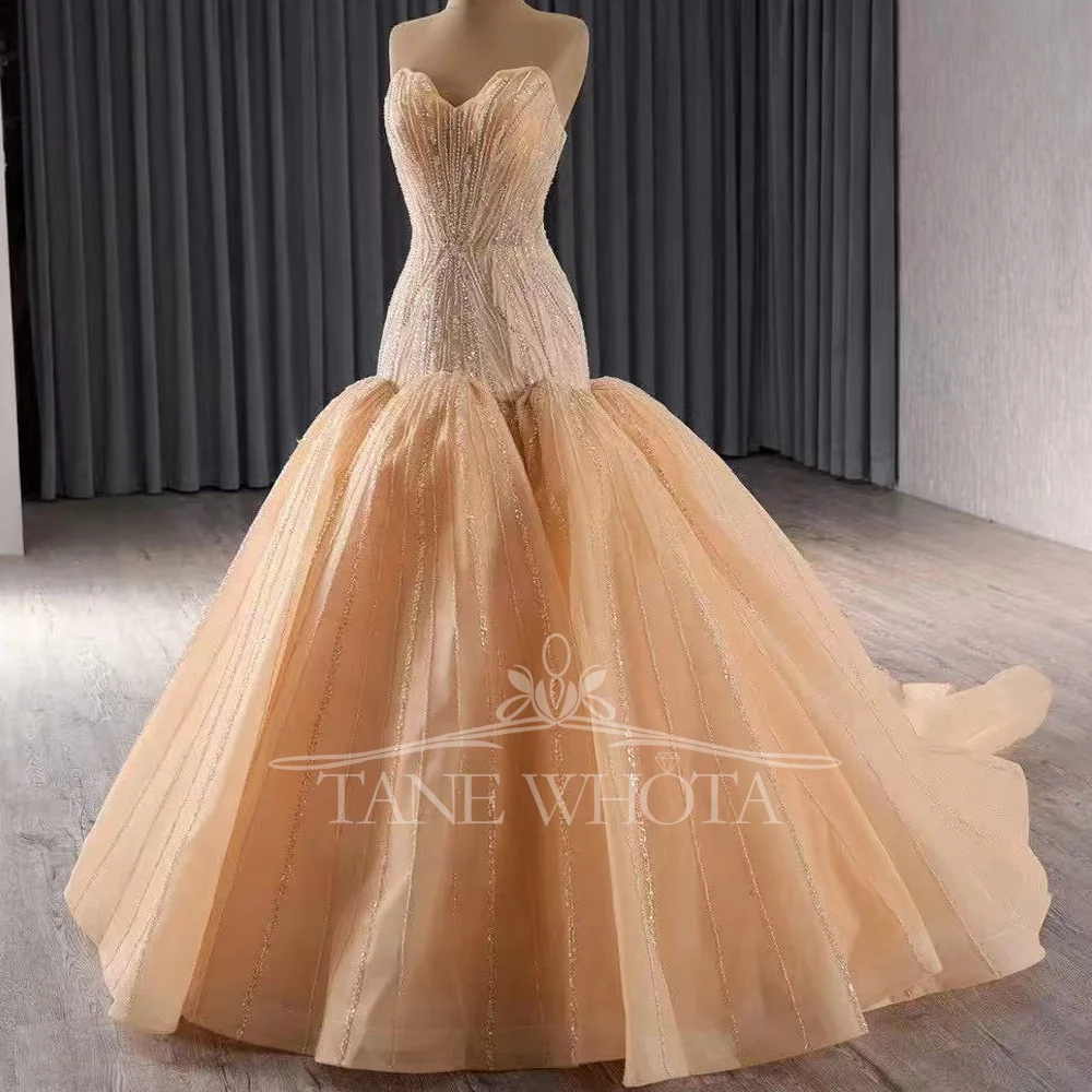 

Вечерние платья 2026: Роскошное вечернее платье без рукавов с вырезом «сердечко», шнуровкой на спине, пайетками и бисером, длинное