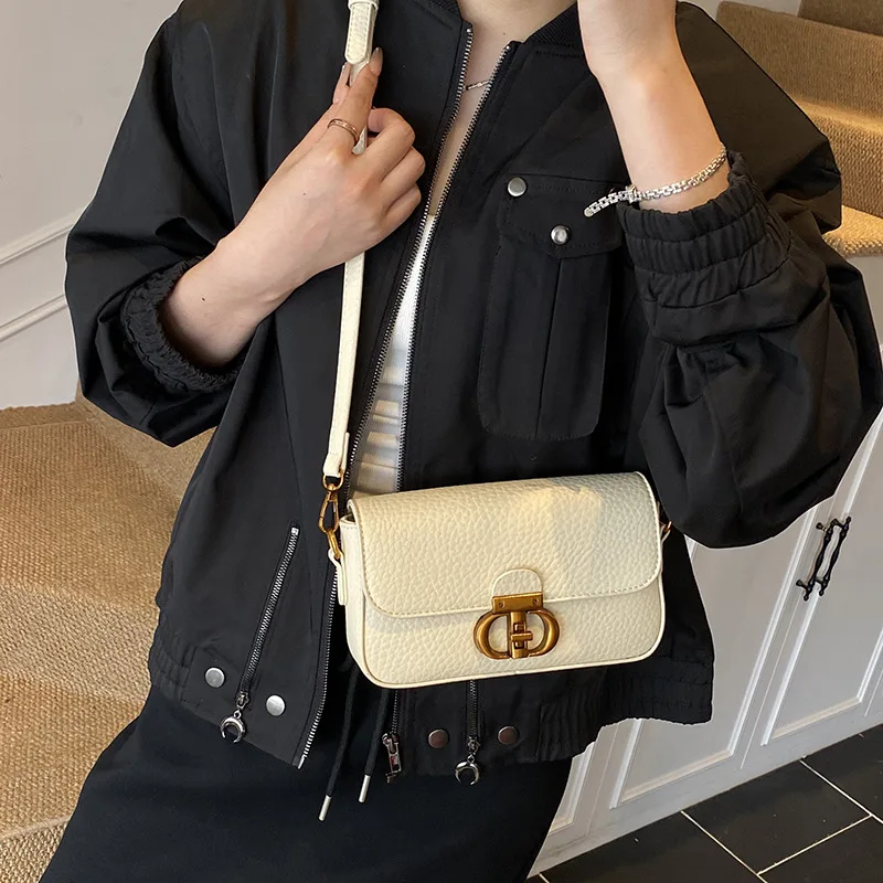 

Spring and summer new small square bag female Internet celebrity niche shoulder bag fashion messenger model, versatile explosion