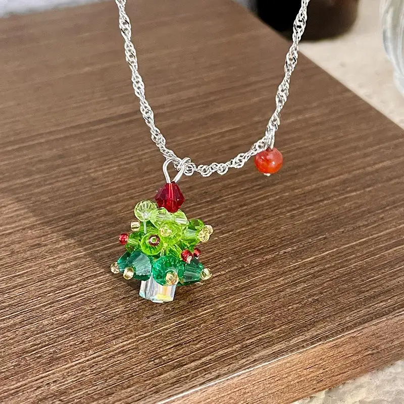 Collier en cristal de Noël Anime pour filles, pendentif arbre de Noël Kawaii, accessoires polyvalents, clavicule, beau cadeau