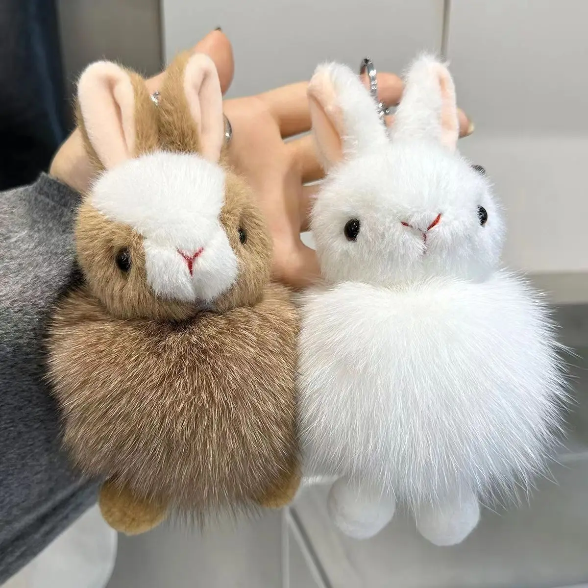 Animacja kreskówkowa prawdziwy lis pluszowy królik breloczek wisiorek moda Kawaii królik futrzana kulka akcesoria samochodowe/plecakowe wisiorek zabawka
