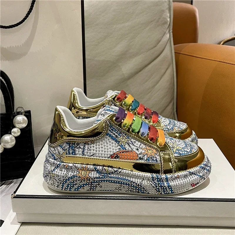 

Повседневная обувь Grafiti со стразами, женская новая весенняя модная противоскользящая универсальная спортивная обувь на толстой подошве, дизайнерские туфли на плоской подошве