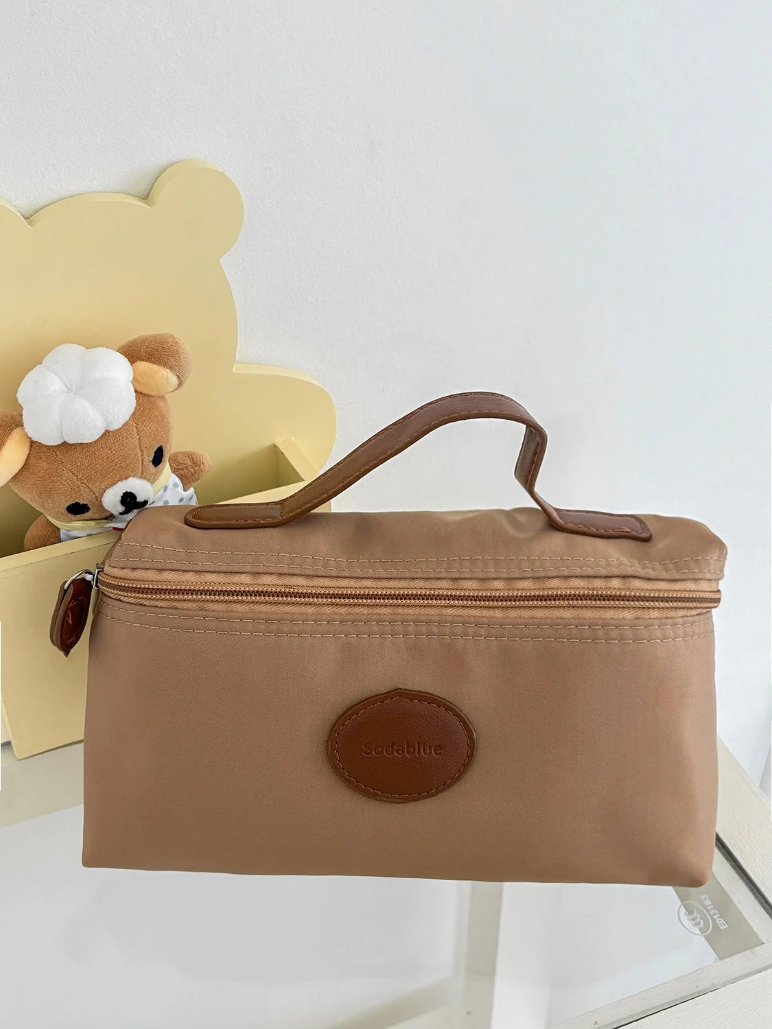 Hochwertige, stilvolle, leichte, unisex tragbare Kosmetiktasche mit Lederetikett, Nylon-Handtasche, neues Modell. – Detail 7