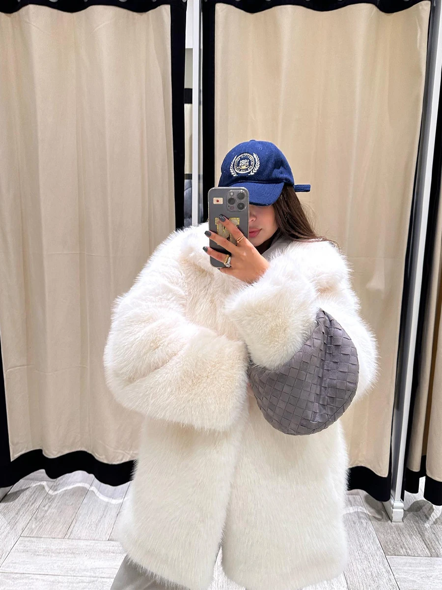 Przytulny, czysty, dopasowany płaszcz ze sztucznego futra w stylu Pinterest dla kobiet, obszerny, puszysty, ikoniczny parka w stylu \"old money\", luksusowy strój na jesień.