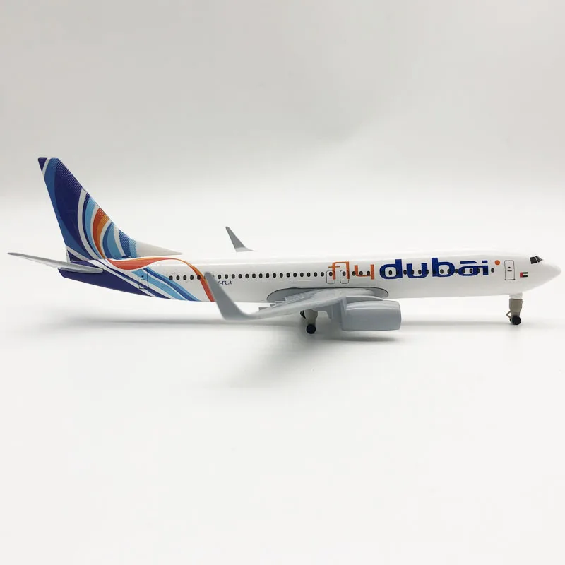 20cm Dubai B737 Airlines modelo Boeing 737 motor doble Jet Die-Casting aleación Metal avión de juguete con soporte de tren de aterrizaje
