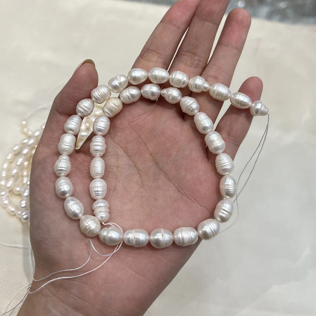 DIY Perlmuttperlen, natürliche Süßwasser-Reisperlen für die Schmuckherstellung, DIY Halsketten, Armbänder, Ketten, Ohrringe, Accessoires – Detail 4