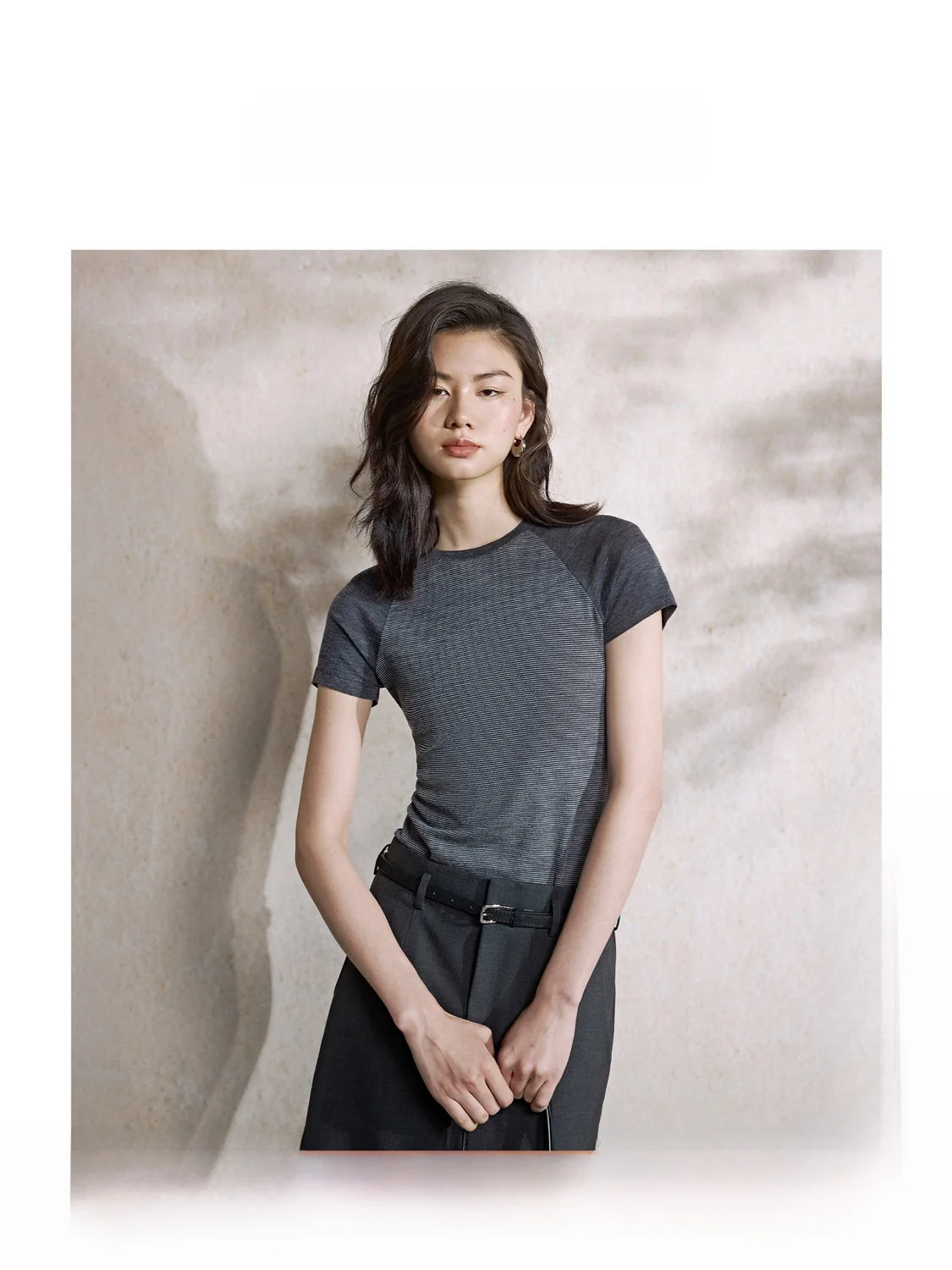 

Женская универсальная осенняя модная футболка ZhiZhi с коротким рукавом, вязаная из шерсти, с полосатыми вставками на плечах, повседневная, приталенная