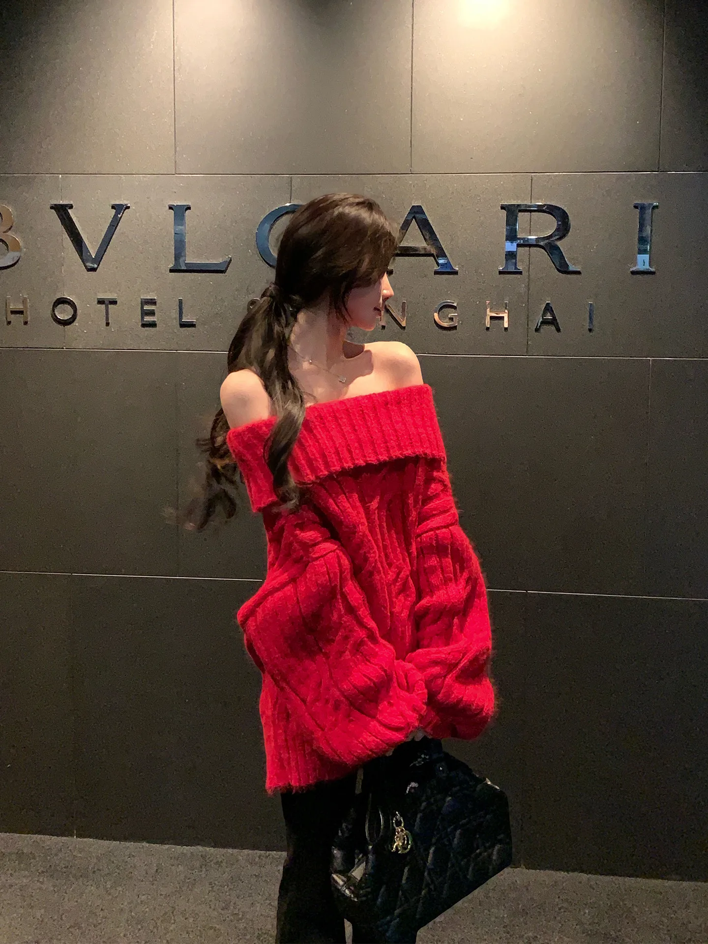 

Уютный вязаный свитер с открытыми плечами, свободного кроя, шерстяной топ во французском стиле, средней длины, с длинными рукавами, толстый зимний свитер