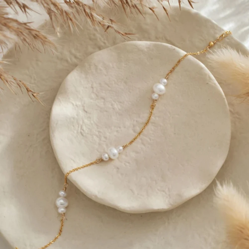 Exquisites, trendiges, vergoldetes Edelstahl-Armband mit Perlen und stapelbarer Kette für Damen, modischer Handgelenkschmuck, Geschenk