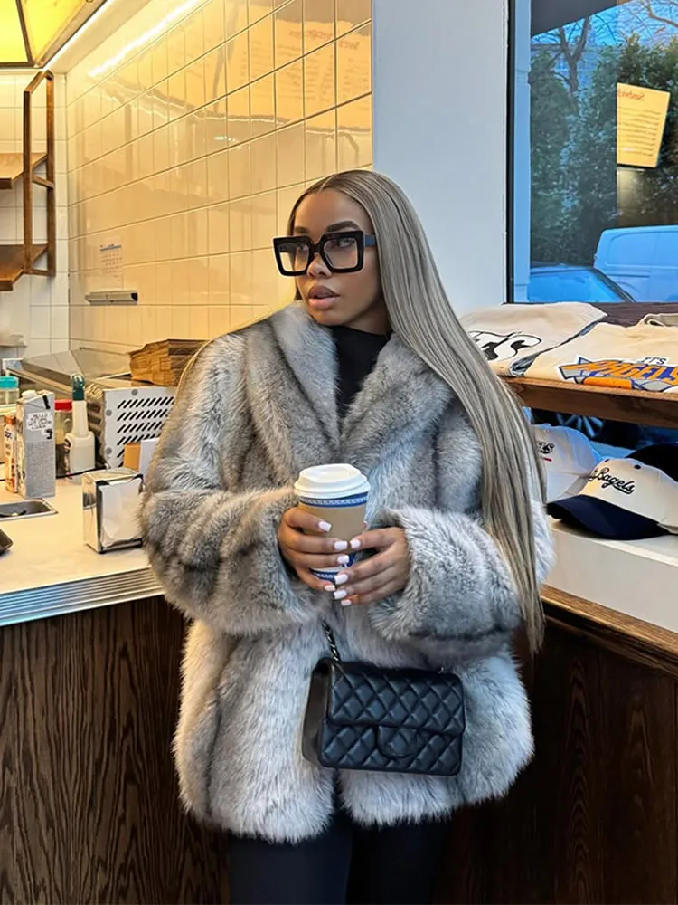 

2025 Chic Elegant Printed Faux Fur Coats For Women V Neck Long Sleeve Winter Jackets Ladies Luxurious Warm Fashion Outerwears