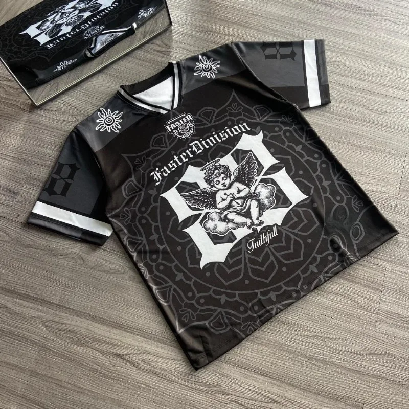 

Новые хитовые спортивные топы, мужские футбольные майки в европейском и американском стиле ретро, новые молодежные свободные и модные уличные спортивные футболки с v-образным вырезом