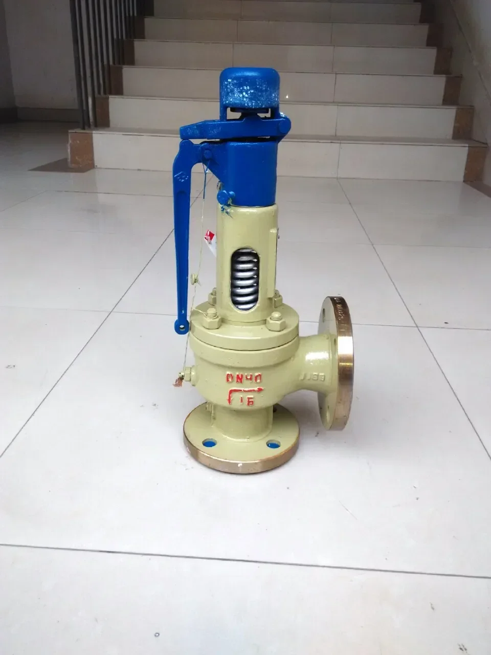 Flange safety valve A48Y-16C 25C40C64C cast steel spring fully open safety valve