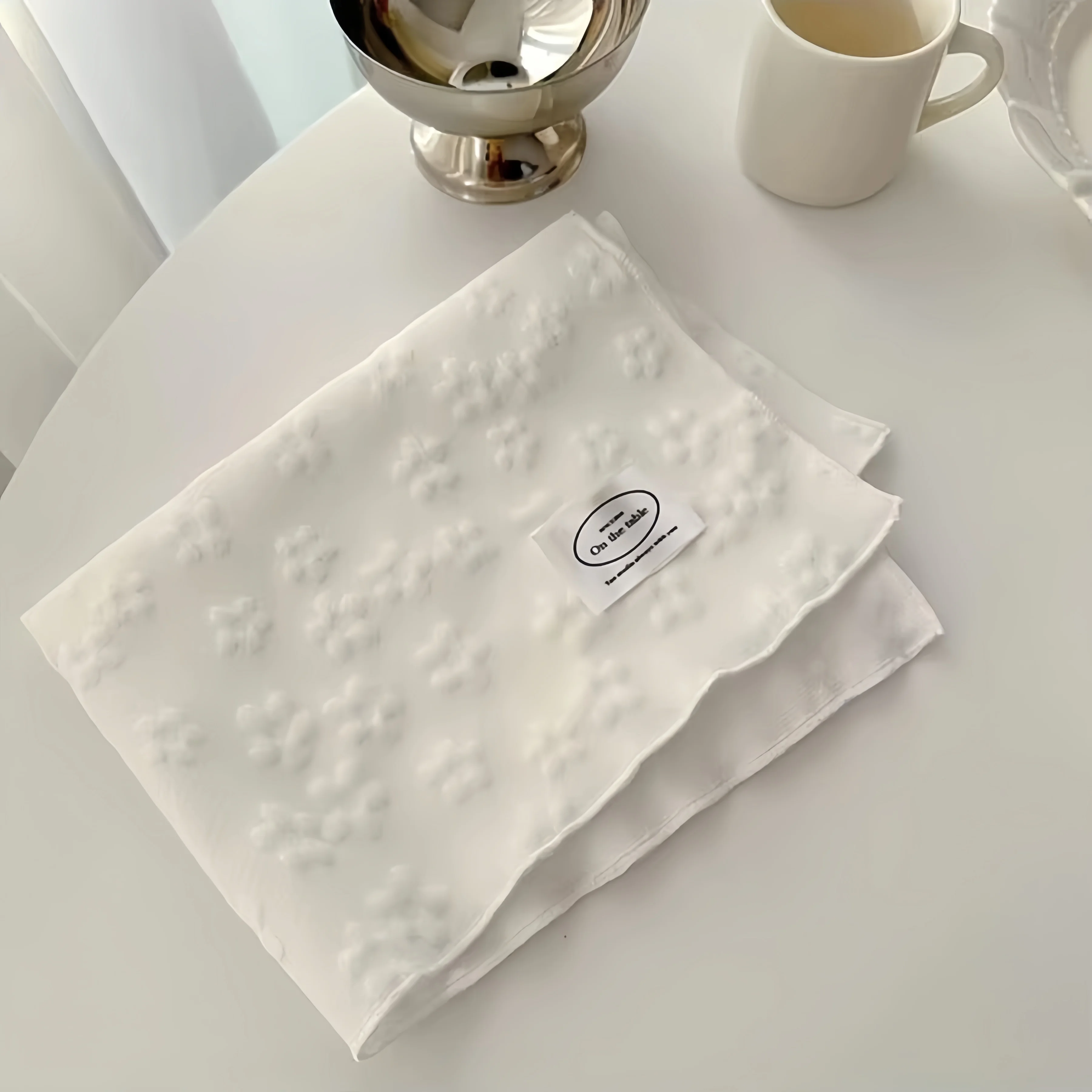 Three-Dimensional Floret Placemats Can Be Used for Dinner Arrangement, Afternoon Tea Dessert Arrangement and Cafes