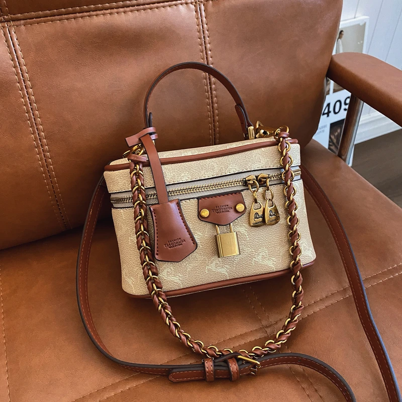 

Luxury Vintage Elegant Diaper Bag For Women Minimalist Designer Leather Large Capacity Stylish Fashion Tote Bag