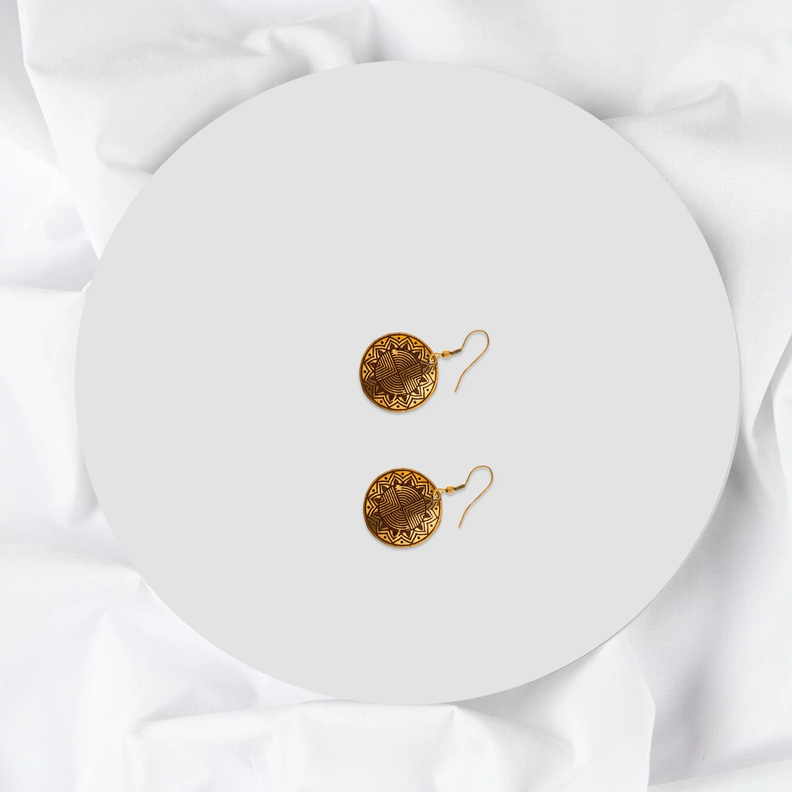 

Reflective Display Board Acrylic Mirror Sheet for Cosmetics Electronics Photography Prop Studio Background Tray Supplies