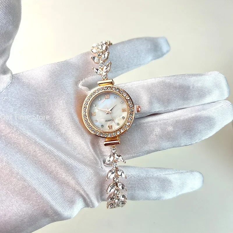 Orologio da donna con cinturino in diamanti di marca orologio da donna al quarzo piccolo alla moda, elegante, di lusso leggero