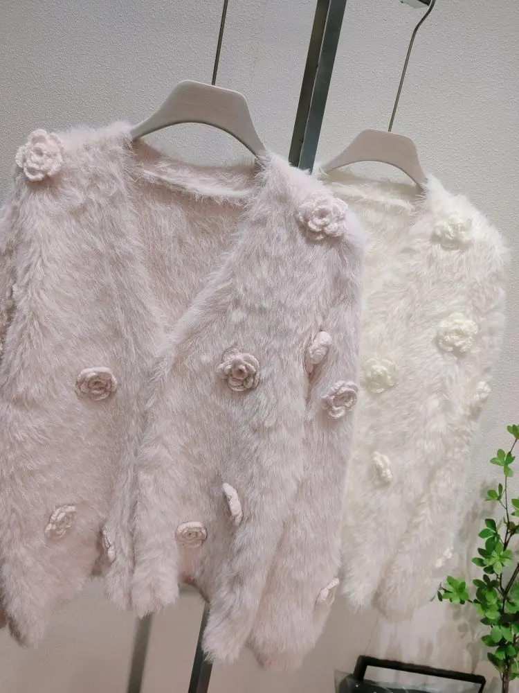 Damski kardigan z dzianiny z dekoltem w serek, jednolity kolor, z efektem szczotkowania, na jesień i zimę 2025, sweter z kwiatowym wzorem 3D.