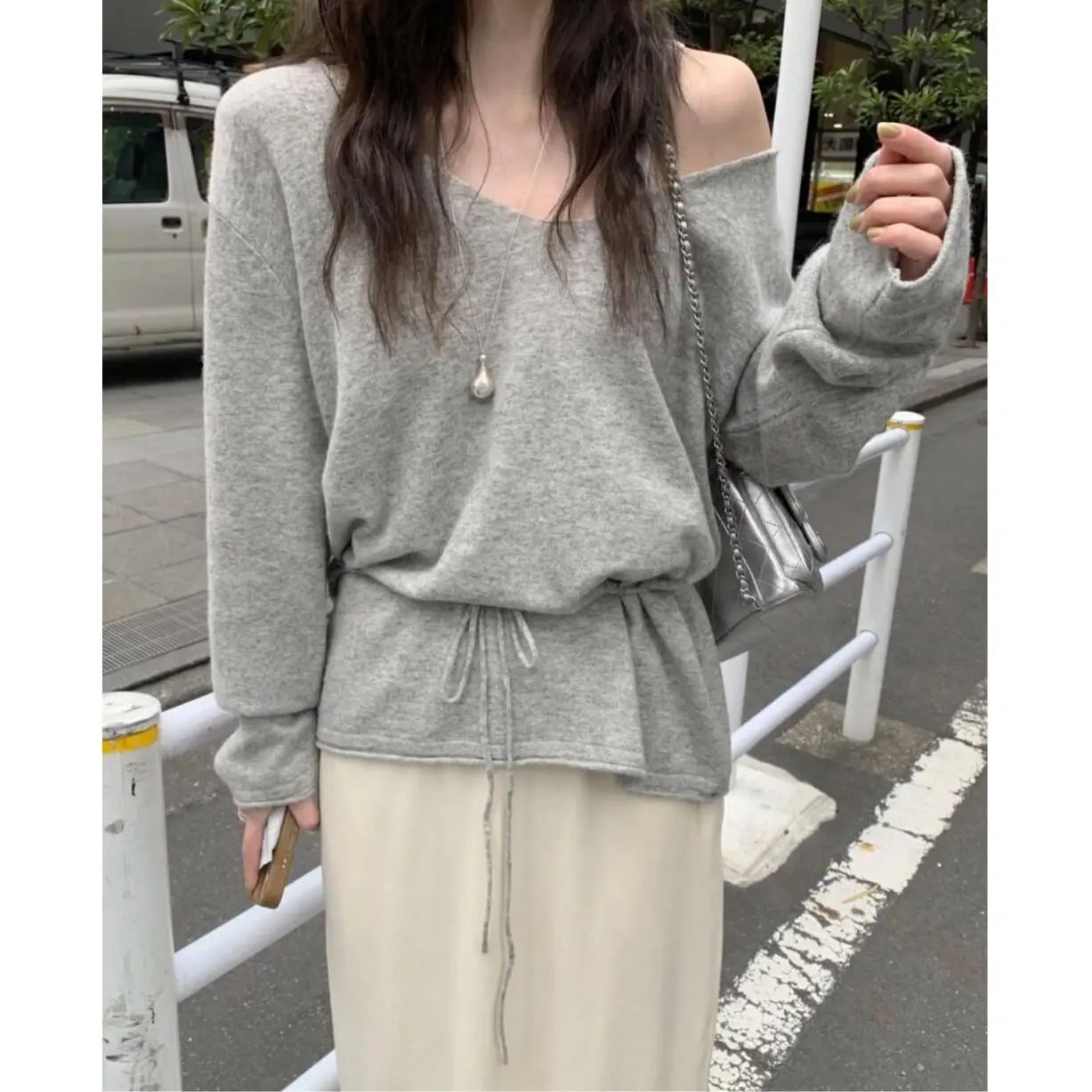 Fashionable V-Neck Ladies Knitted Sweater Shoulder-Baring Slimming Versatile Autumn New Style Casual Comfortable Women's Top