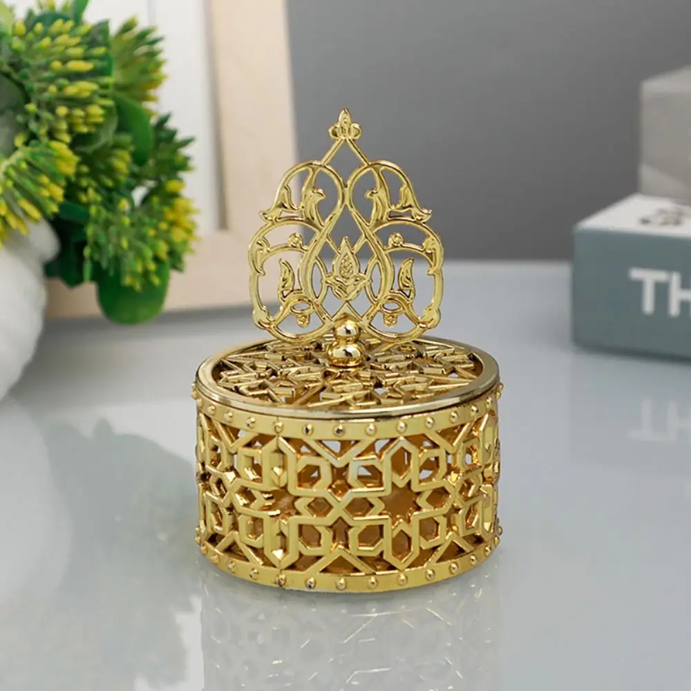 

Portable Gold-plated Gold Hollow Box European Style Delicate Candy Container Box Handheld Packaging Gift Box Birthday Party